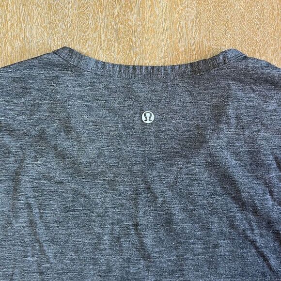 Lululemon performance tee - Picture 5 of 8